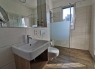 Bad mit Dusche und WC im EG