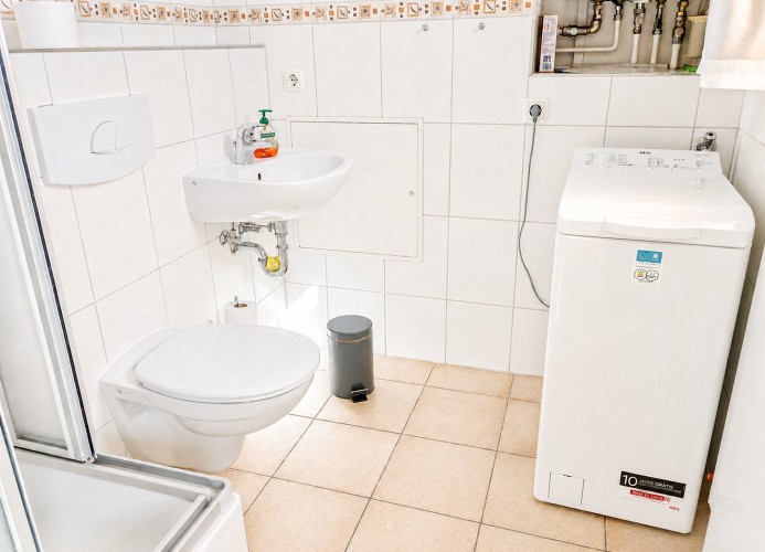 Gäste-WC mit Waschmaschine