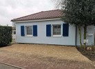 Straßenansicht, Parkplatz vor dem Haus