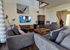 Wohnbereich mit Kamin und SAT-TV